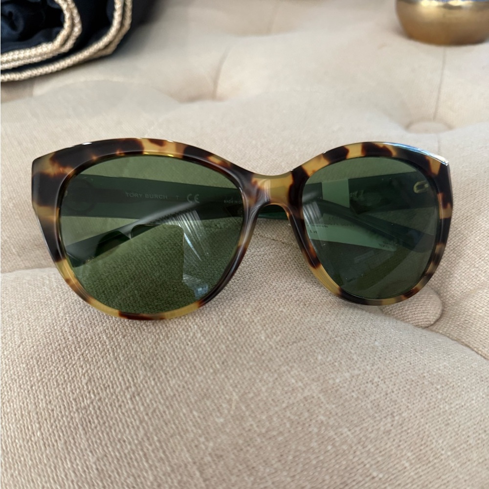 Tory Burch Green Tortoise Sunglasses, 0TY7084 149571 55/17 Trt Lit green